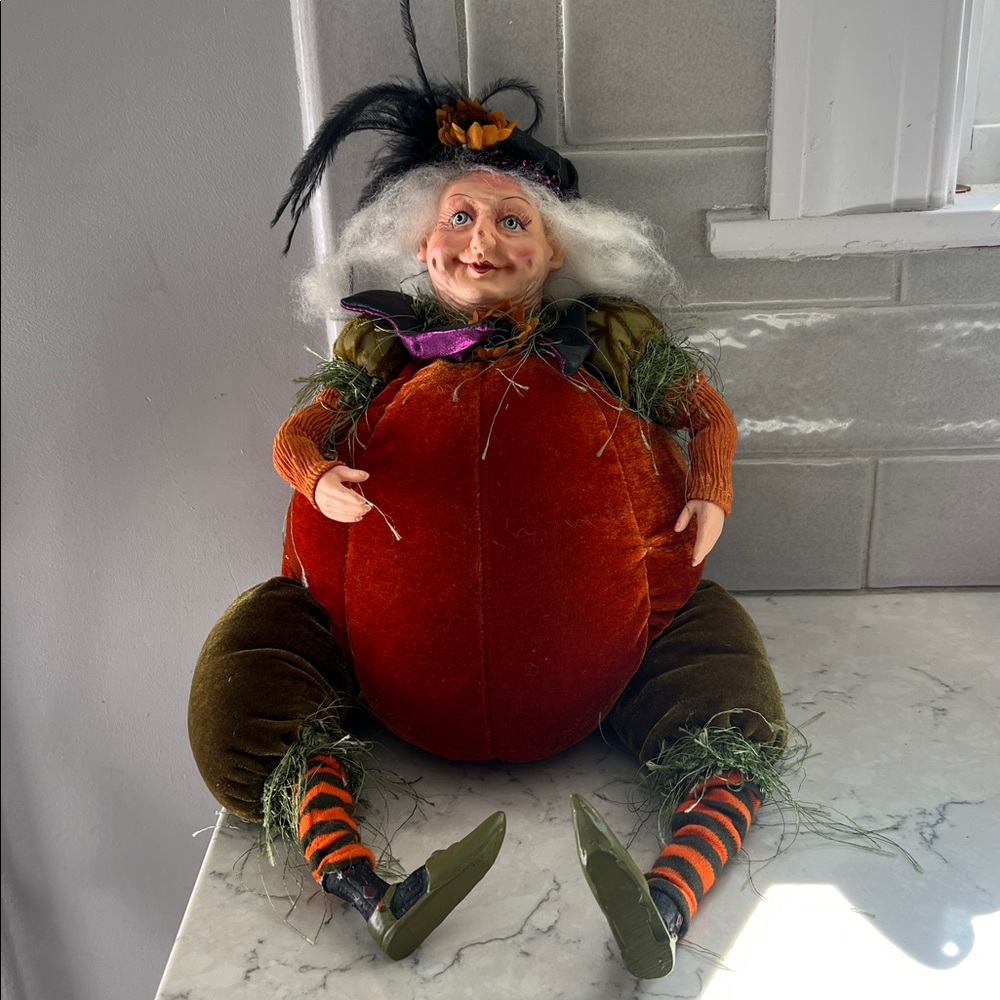 Whimsical Halloween shelf-sitter vintage rare creepy witchy doll.